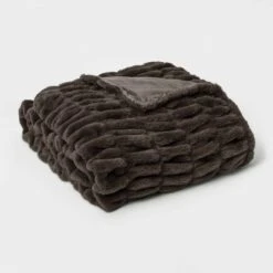 60" X 86" Faux Fur Oversized Bed Throw - Threshold Signature™ -Threshold Home Decoration GUEST dd445366 f565 4ae7 8f14 2675be1cf726